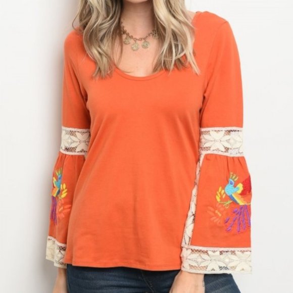 MODA ME COUTURE Tops - TOP WITH EMBROIDERED DETAILS